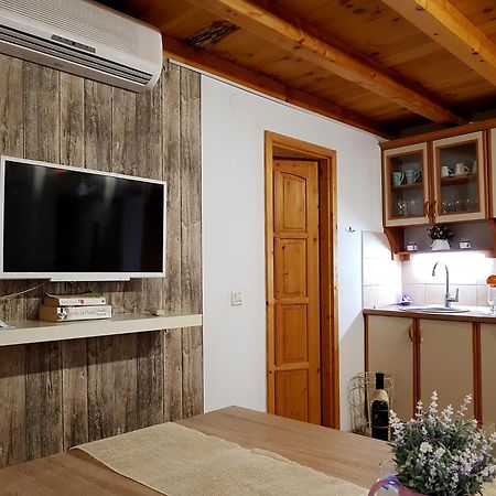 Villa Nautica Stone House Split Exterior foto