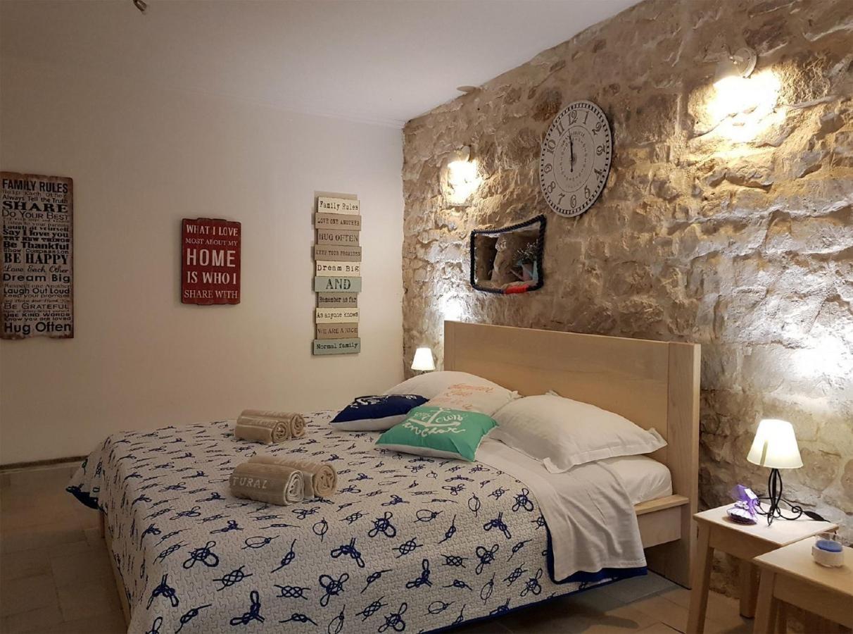 Villa Nautica Stone House Split Exterior foto