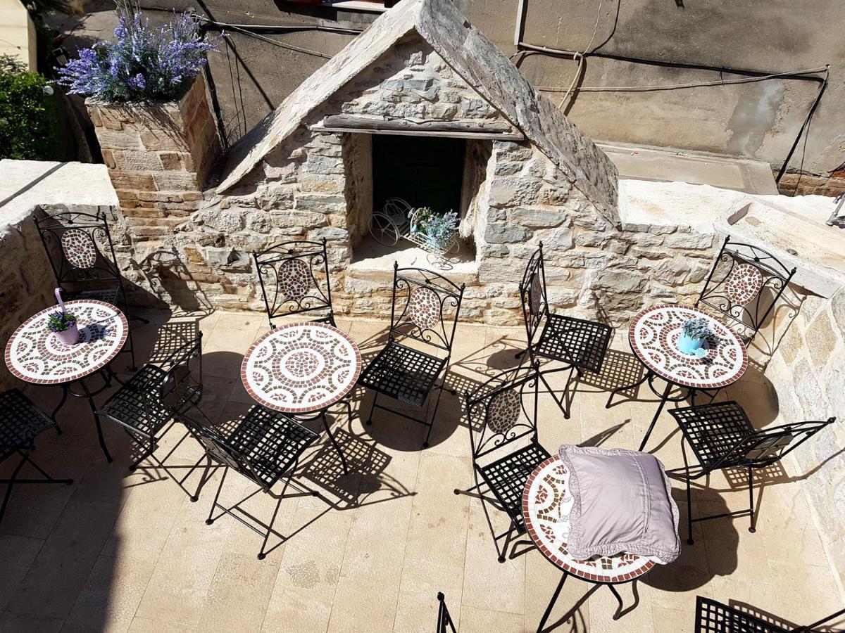 Villa Nautica Stone House Split Exterior foto