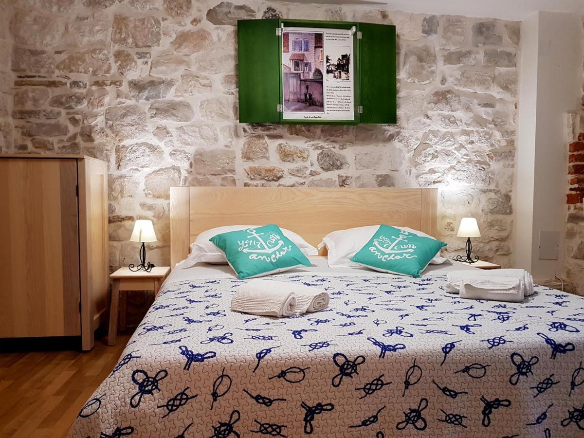 Villa Nautica Stone House Split Exterior foto