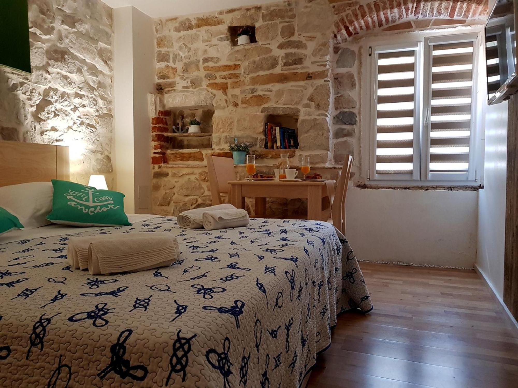 Villa Nautica Stone House Split Exterior foto